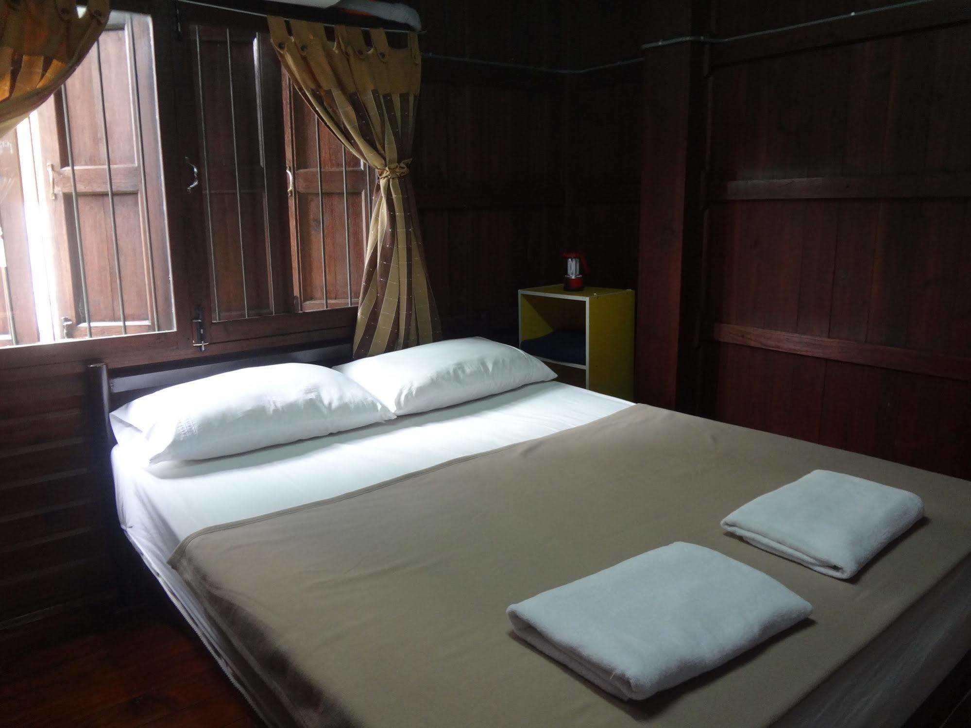 Baan Mai Guesthouse Mae Hong Son Exteriér fotografie
